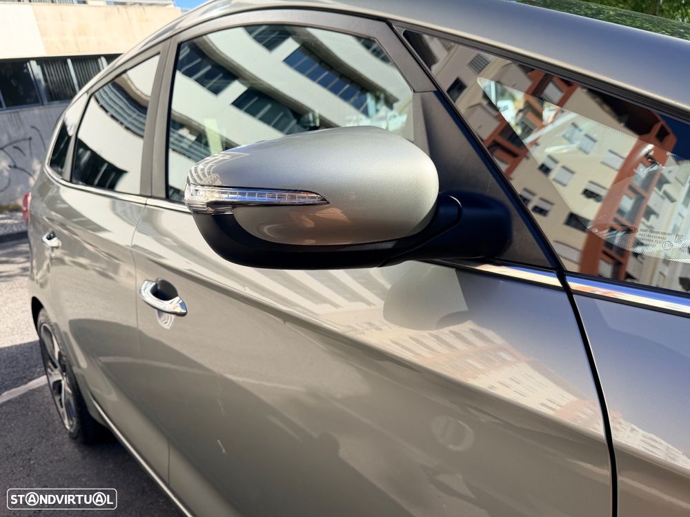 Kia Carens 1.7 CRDi ISG TX Aut. - 4