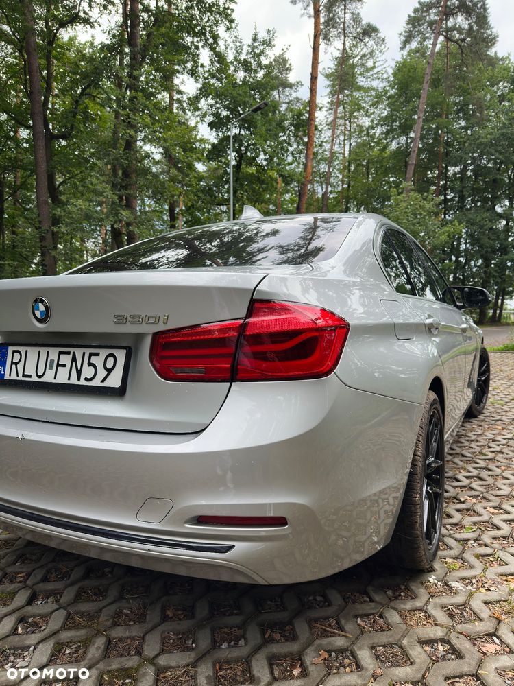 BMW Seria 3 330i Sport Line - 18