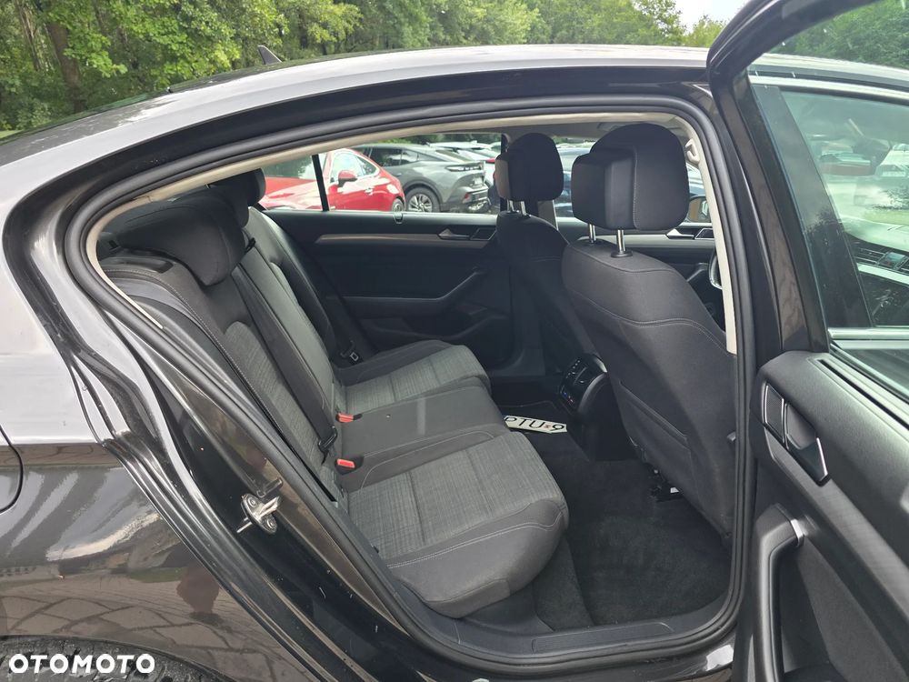 Volkswagen Passat - 18