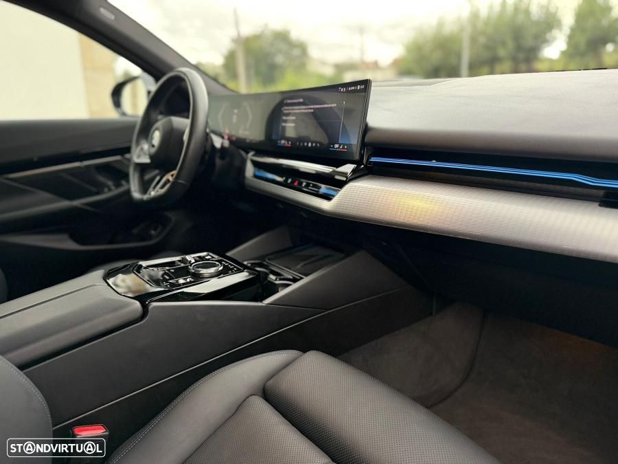 BMW 520 d Pack Desportivo M Pro - 28