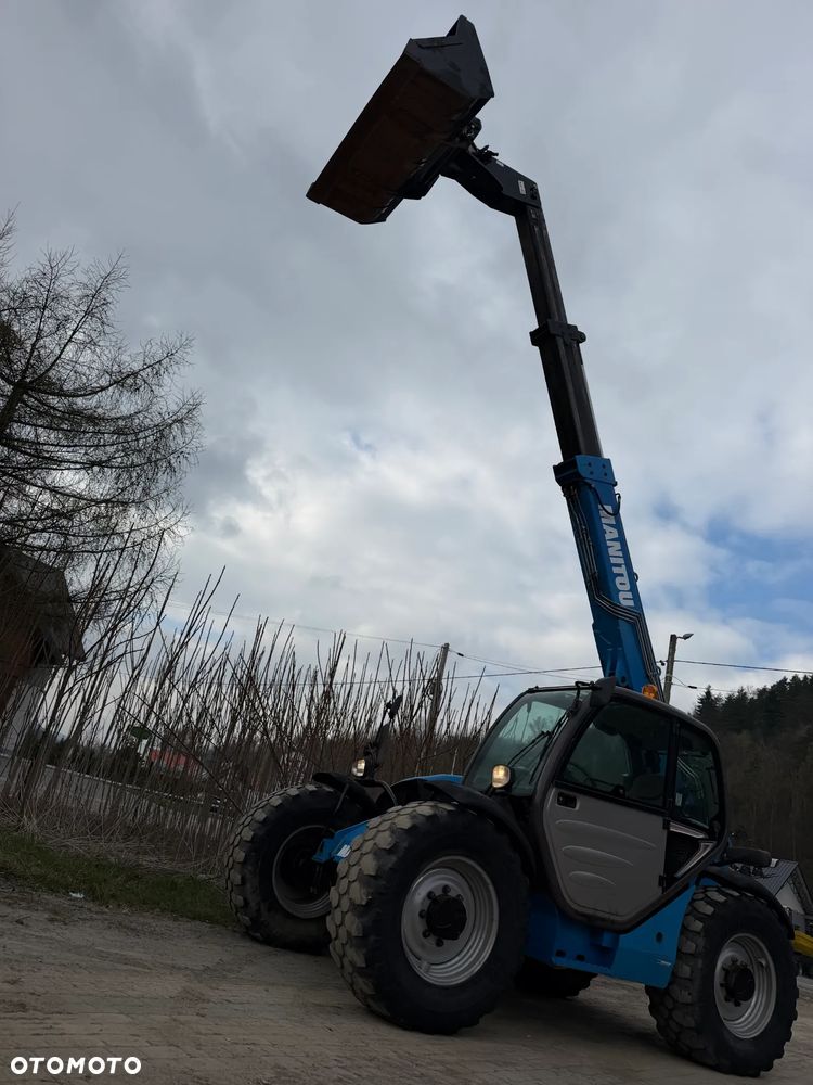 Manitou MT932 Ładowarka Teleskopowa 9m wysuw!  UDŹWIG 3,2 TONY! Przebieg 2600 mtg. jak Nowa z SALONU 2016 rok z Norwegii z Gospodarstwa rolnego! Silnik DEUTZ 110 km. Aktualne Serwisy w Dekra. Nowy Model sterowane wszystko z 1 dżojstika. Widły i łyżka. Ani deka luzu czy wycieku. OKAZJA! Jazda REWERS + 4 biegi. Skręt 3 tryby. - 7