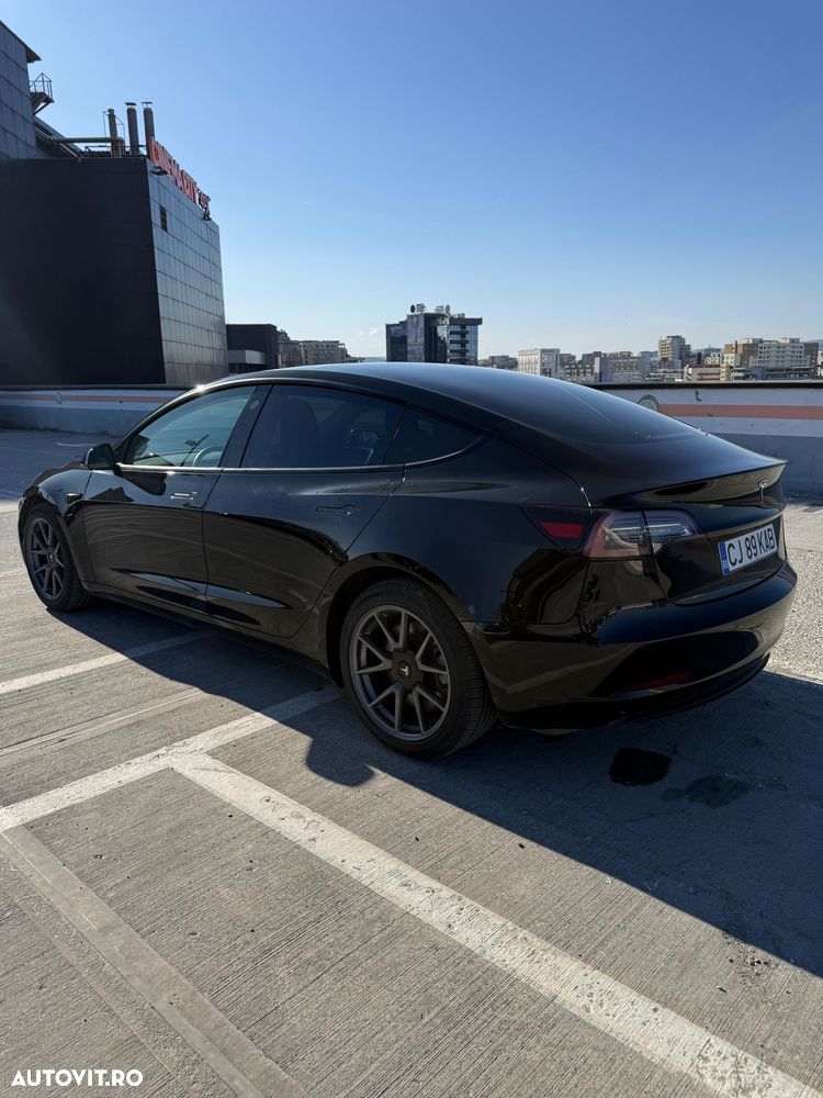 Tesla Model 3 Standard Reichweite Plus Hinterradantrieb - 3