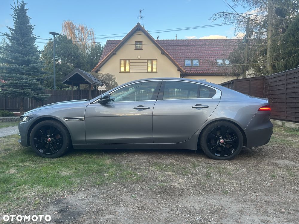 Jaguar XE 20d Prestige - 4