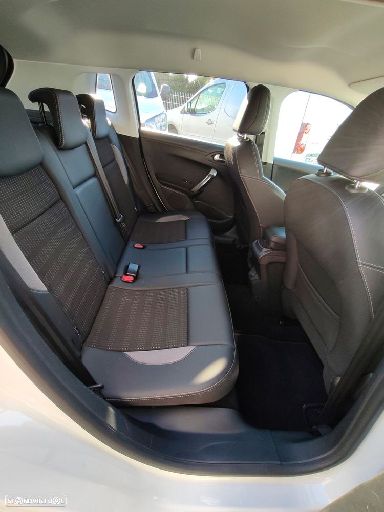 Peugeot 2008 1.2 PureTech Allure EAT6 - 9