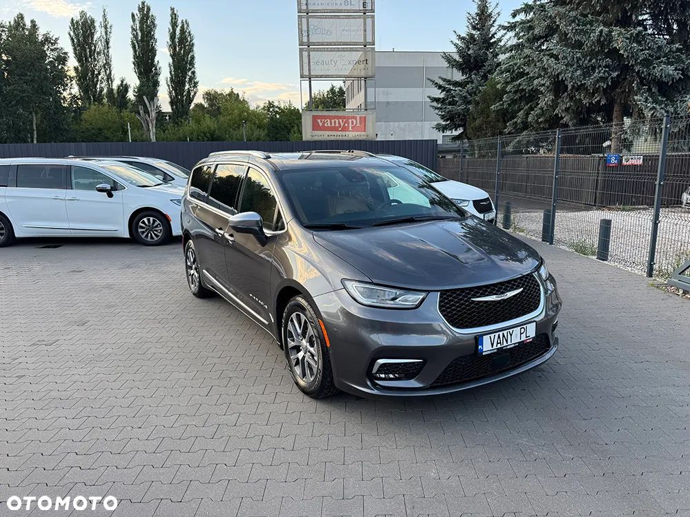 Chrysler Pacifica - 8