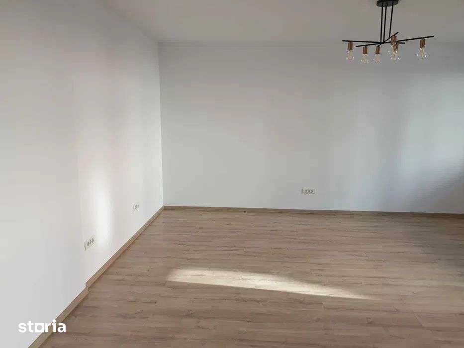 Apartament cu 2 camere, 55 mp, balcon, zona Sub Cetate — fotografia 3