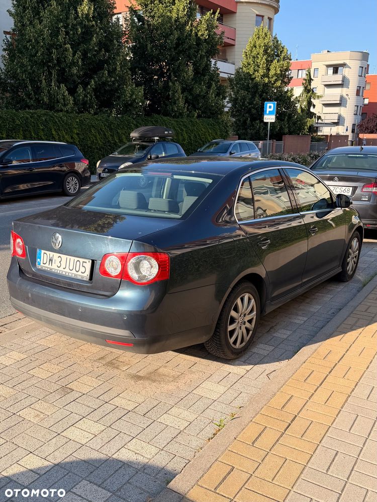 Volkswagen Jetta 1.9 TDI Comfortline - 4