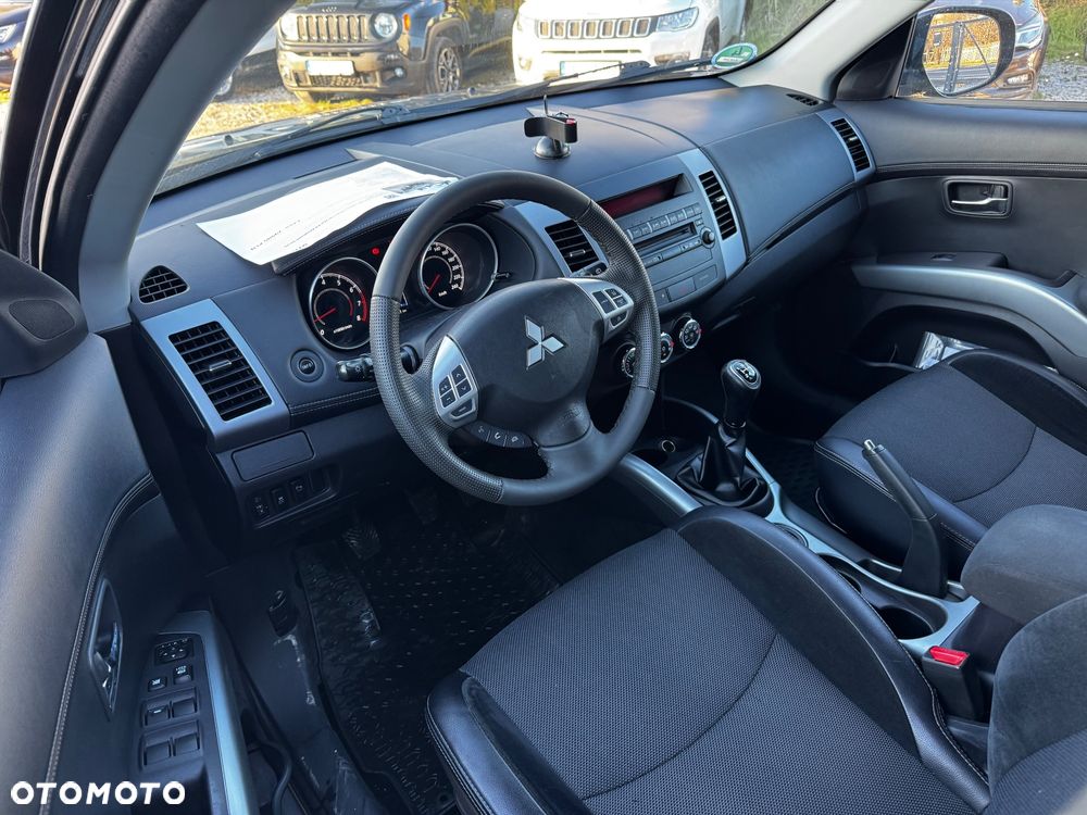 Mitsubishi Outlander 2.0 2WD Invite - 35