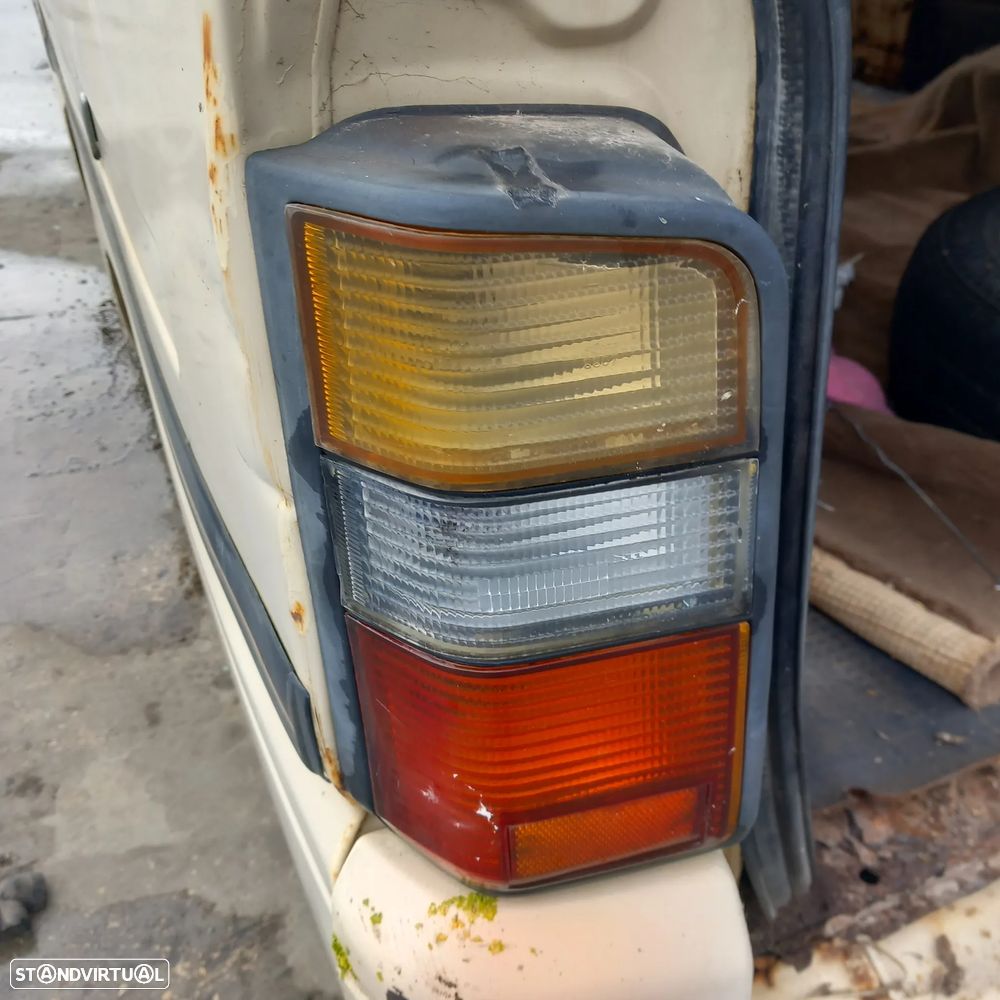Conjunto de farolins traseiros Mitsubishi L300 - 1