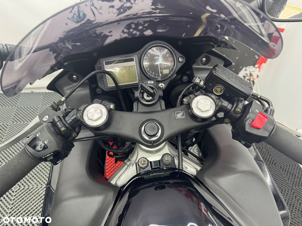 Honda CBR - 28