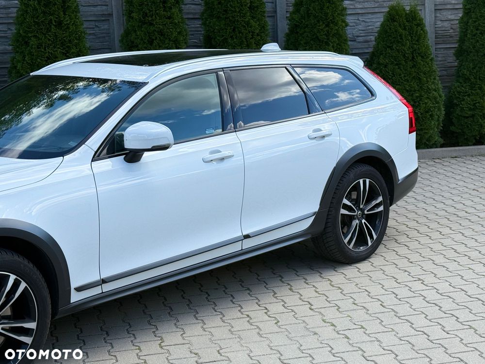 Volvo V90 Cross Country D5 AWD Pro - 4