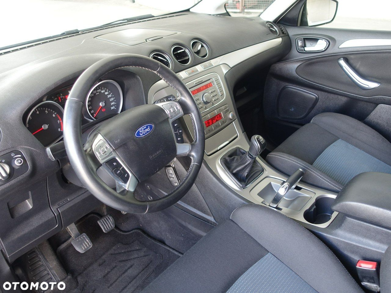 Ford S-Max - 12