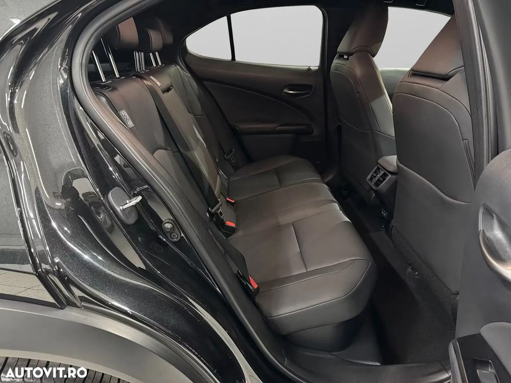 Lexus UX 250h FWD Executive - 12