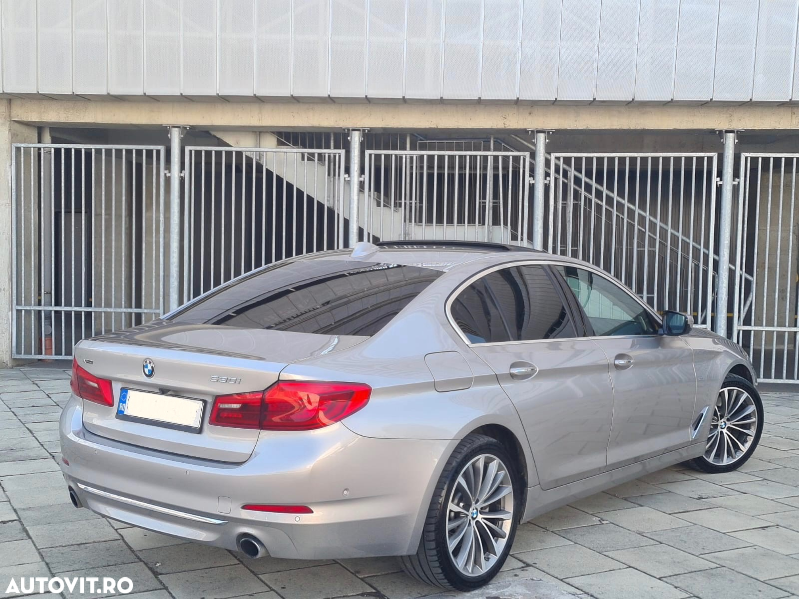 BMW Seria 5 530i xDrive AT - 4