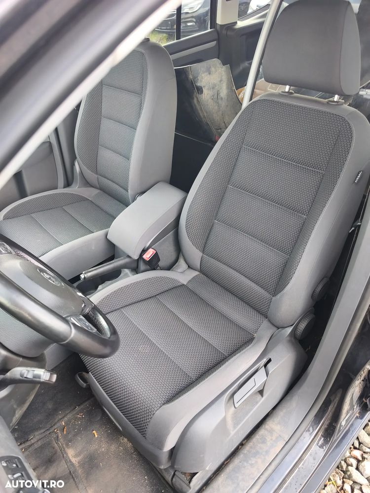 Volkswagen Touran 2.0 TDI DPF BlueMotion Technology DSG Comfortline - 17