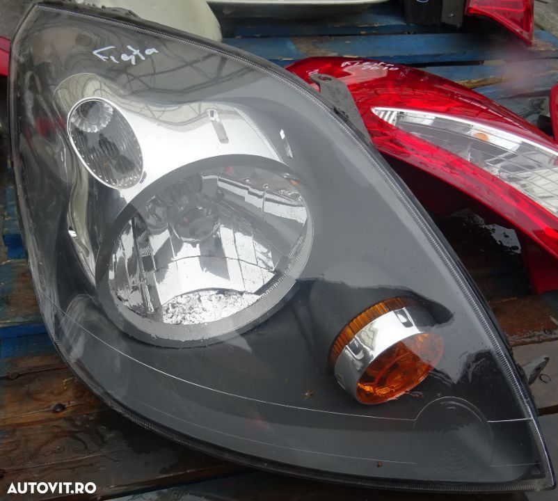 Far dreapta Ford Fiesta din 2007 volan pe stanga - 1