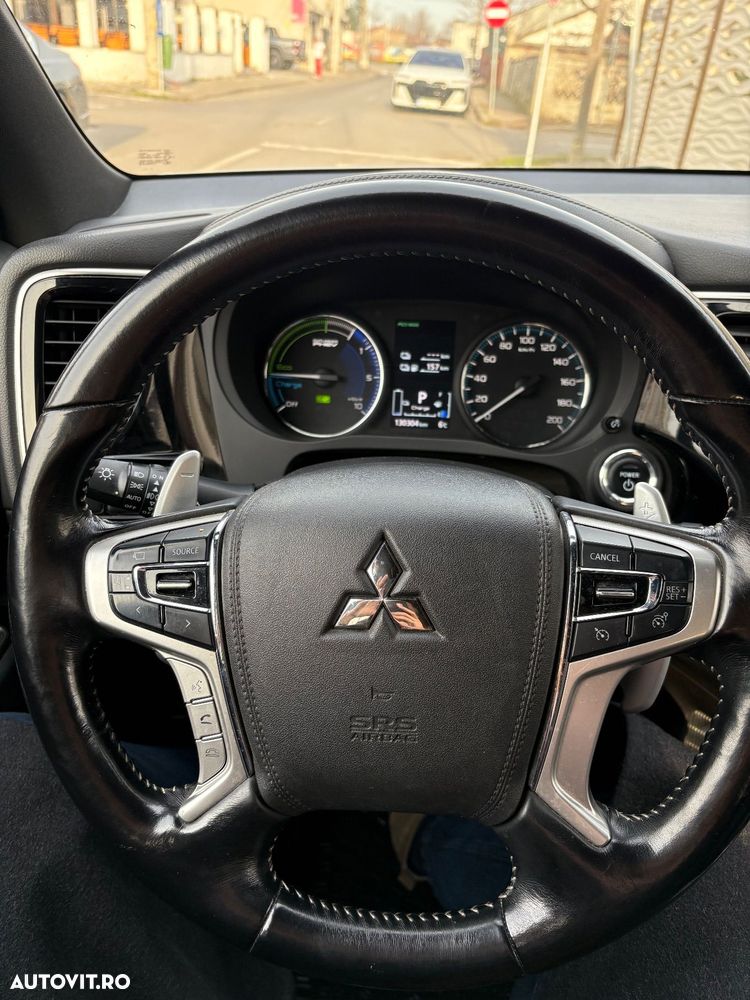 Mitsubishi Outlander PHEV 2.4 L 4X4 Instyle - 12
