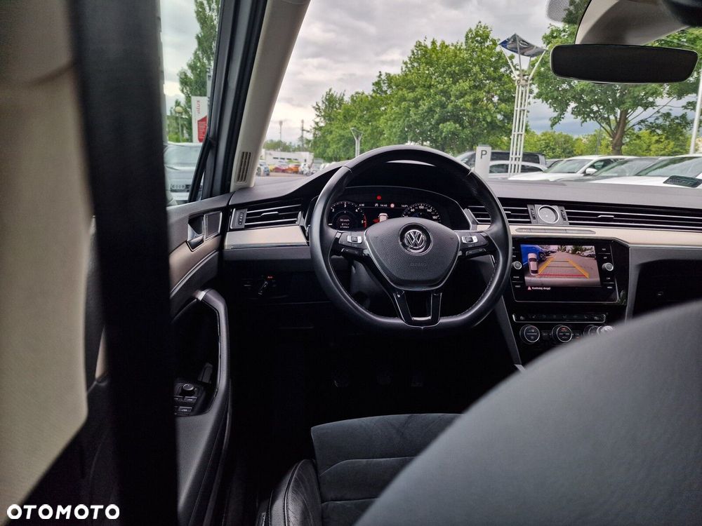 Volkswagen Passat 2.0 TDI SCR Highline - 23