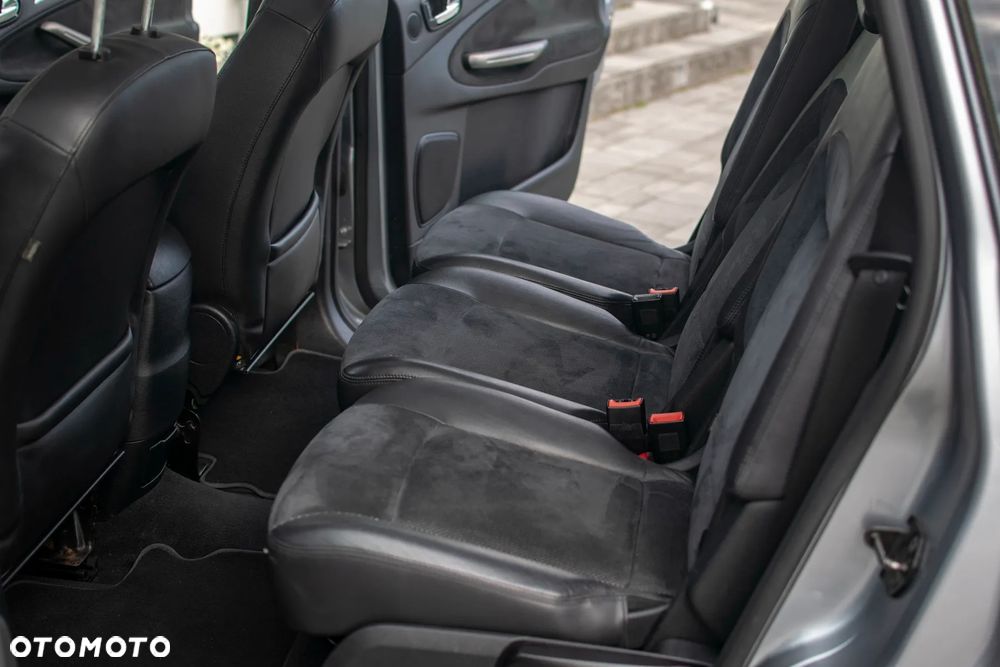 Ford S-Max - 40