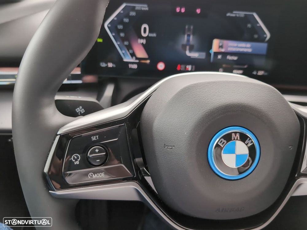 BMW i5 eDrive40 - 25