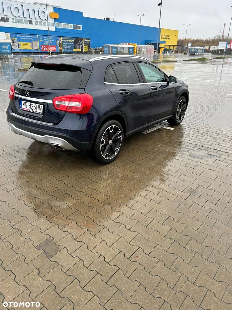 Mercedes-Benz GLA 250 4-Matic - 2