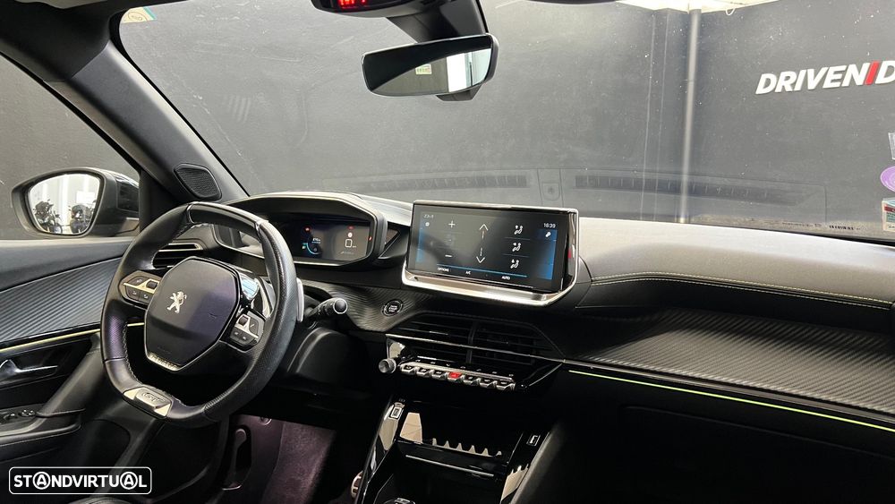 Peugeot 2008 1.2 PureTech GT Line EAT8 - 32