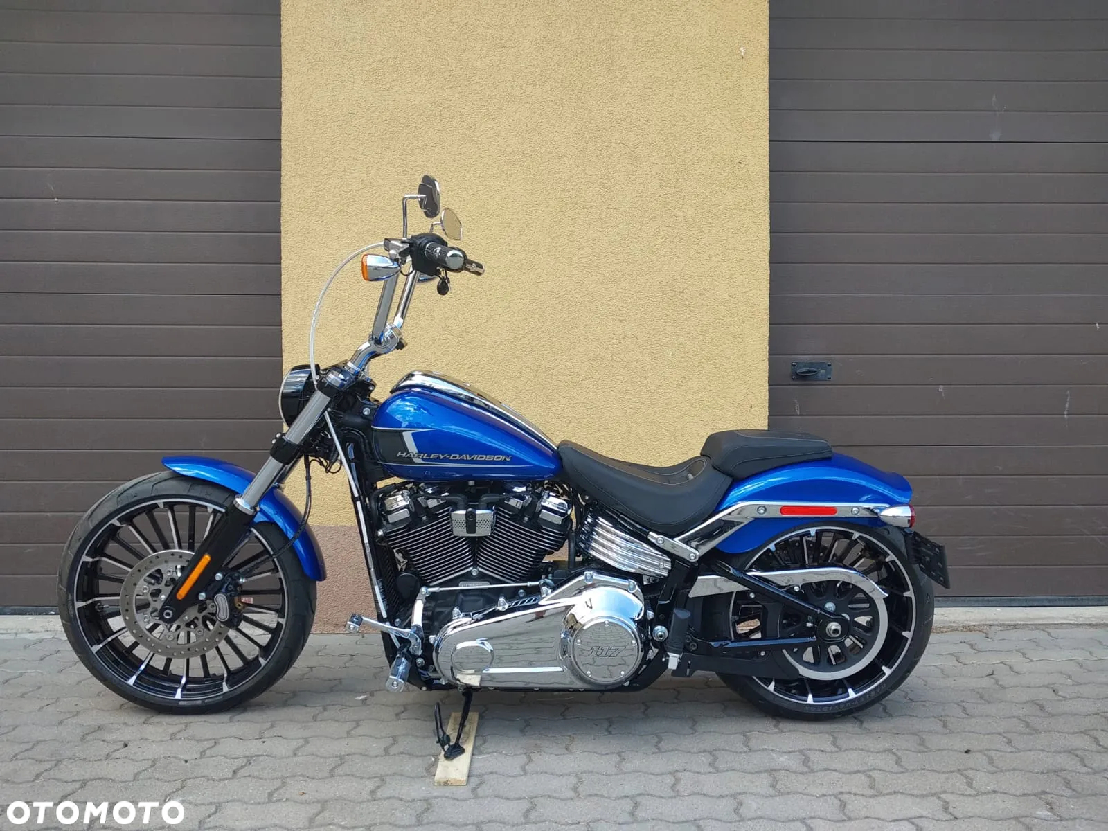 Harley-Davidson Softail Breakout - 11