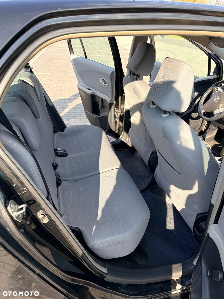 Toyota Yaris 1.3 Sol - 12