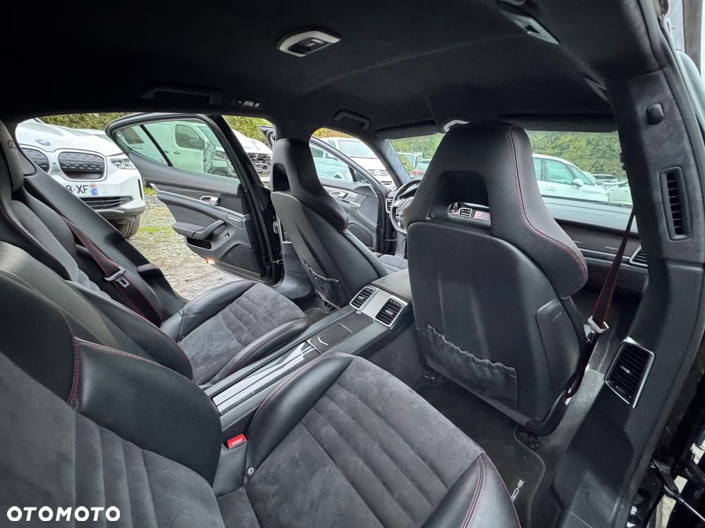 Porsche Panamera GTS PDK - 16