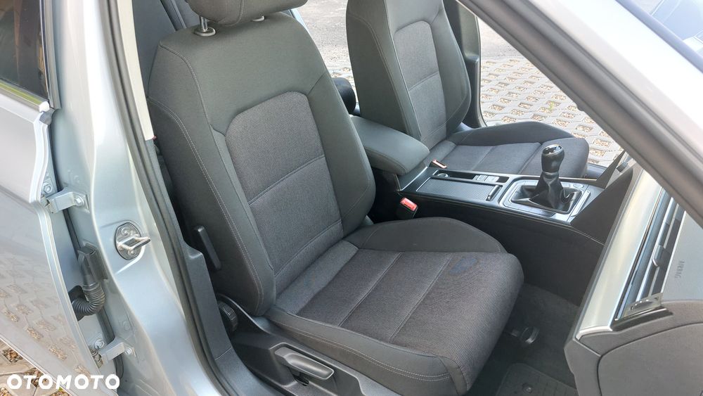 Volkswagen Passat - 25