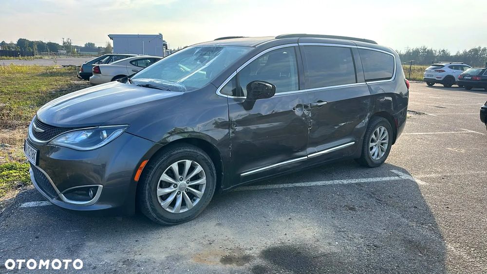 Chrysler Pacifica - 1