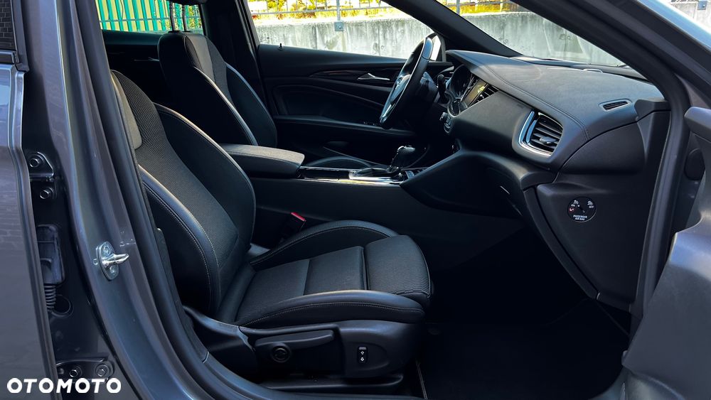 Opel Insignia - 35