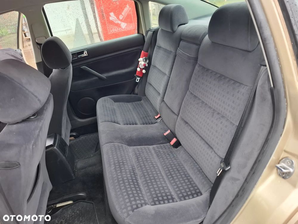 Volkswagen Passat 1.9 TDI Comfortline - 12