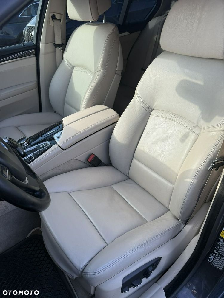 BMW Seria 5 528i xDrive Luxury Line - 13