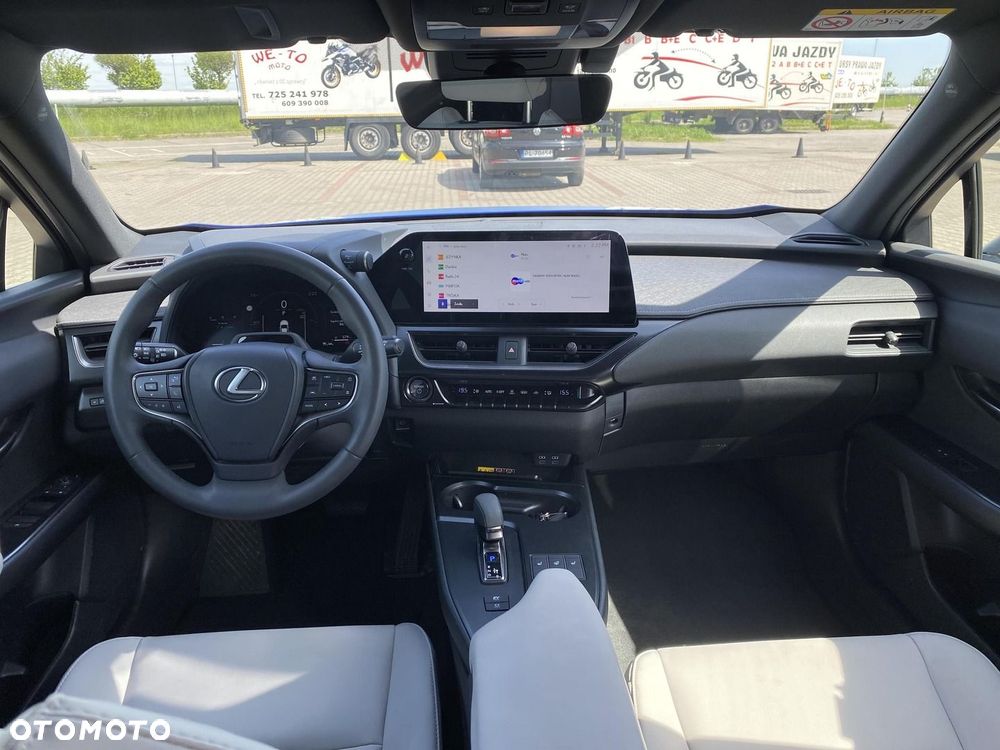 Lexus UX 300h F Sport Design - 4