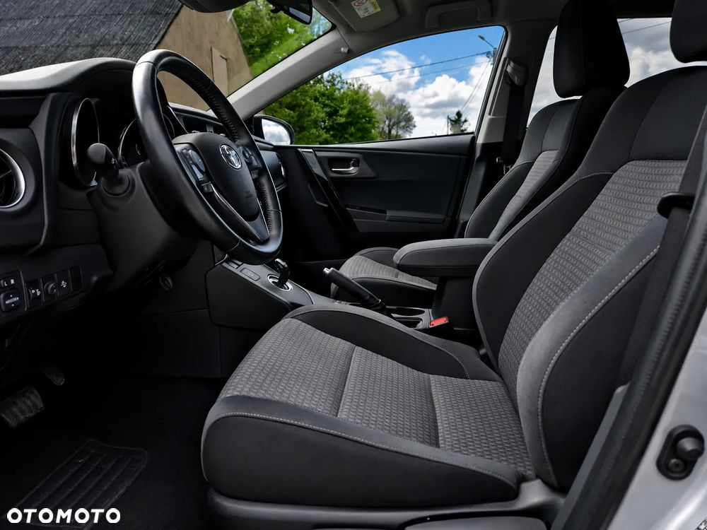 Toyota Auris Hybrid 135 Selection - 16