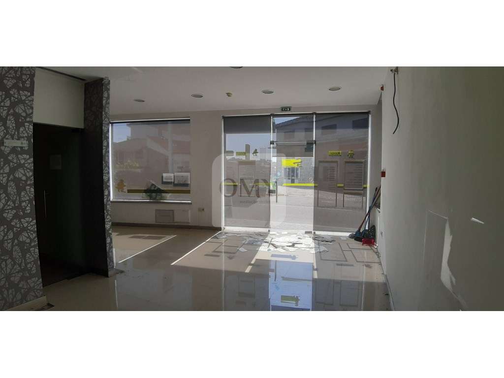 Retoma Bancária | Loja no Centro da Cidade de Valpaços - Grande imagem: 3/27