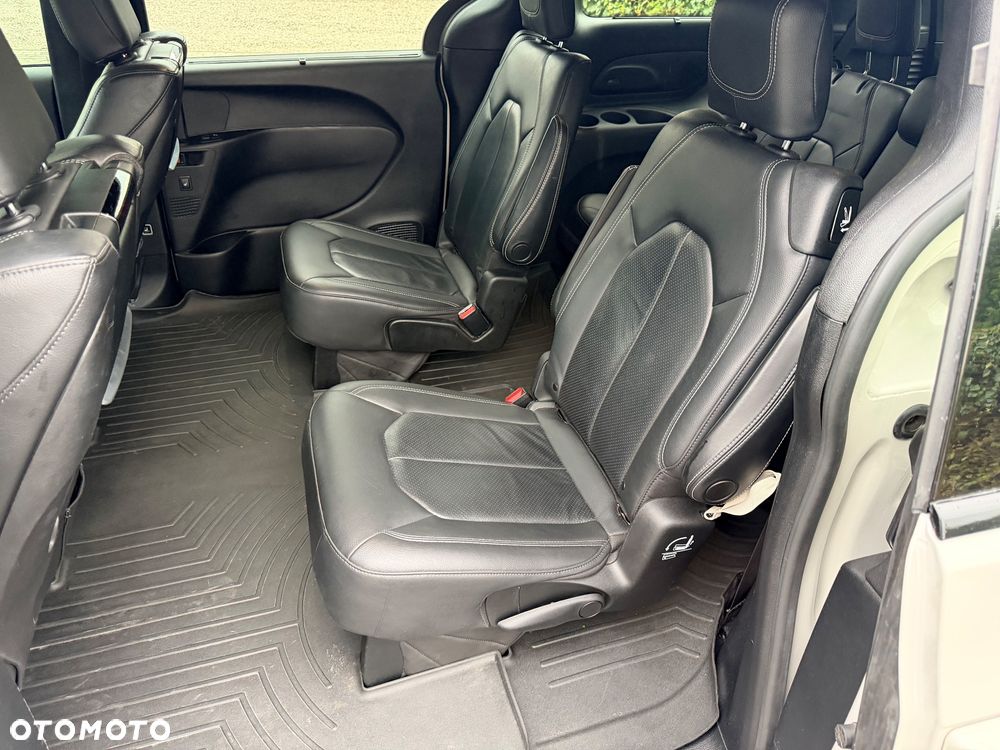 Chrysler Pacifica - 23