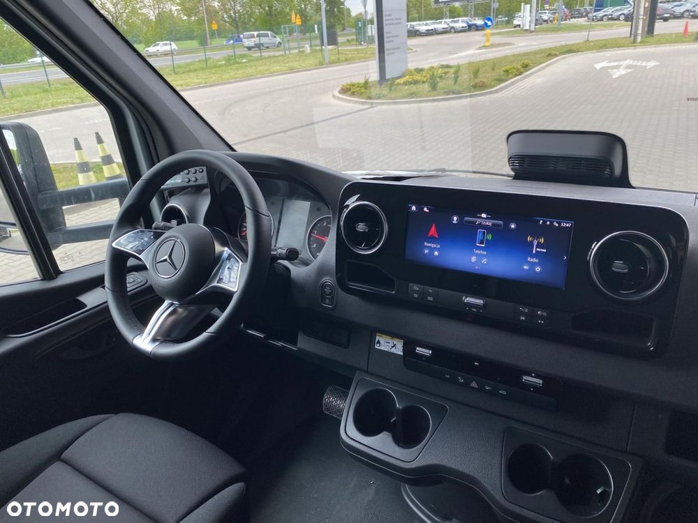 Mercedes-Benz Sprinter - 13