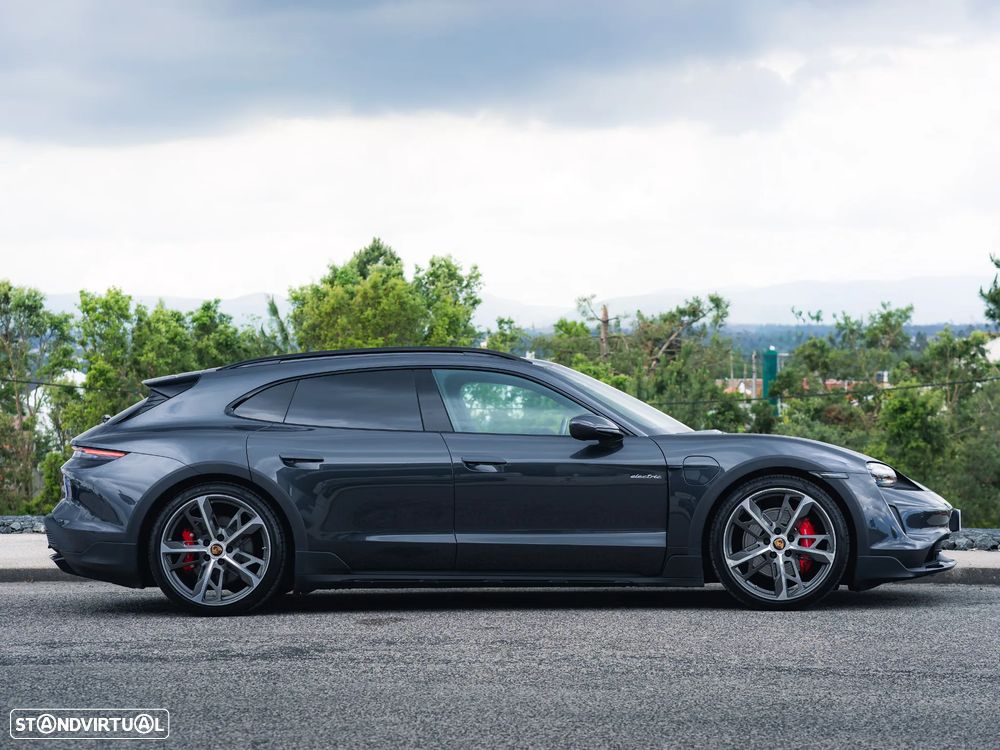 Porsche Taycan Cross Turismo 4S - 11