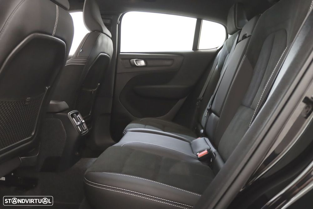 Volvo C40 Recharge 82 kWh Twin Motor Plus - 8