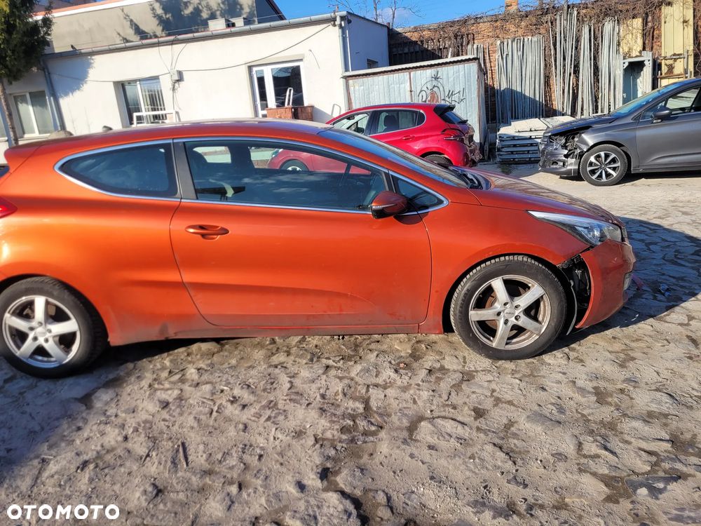 Kia ProCeed - 12