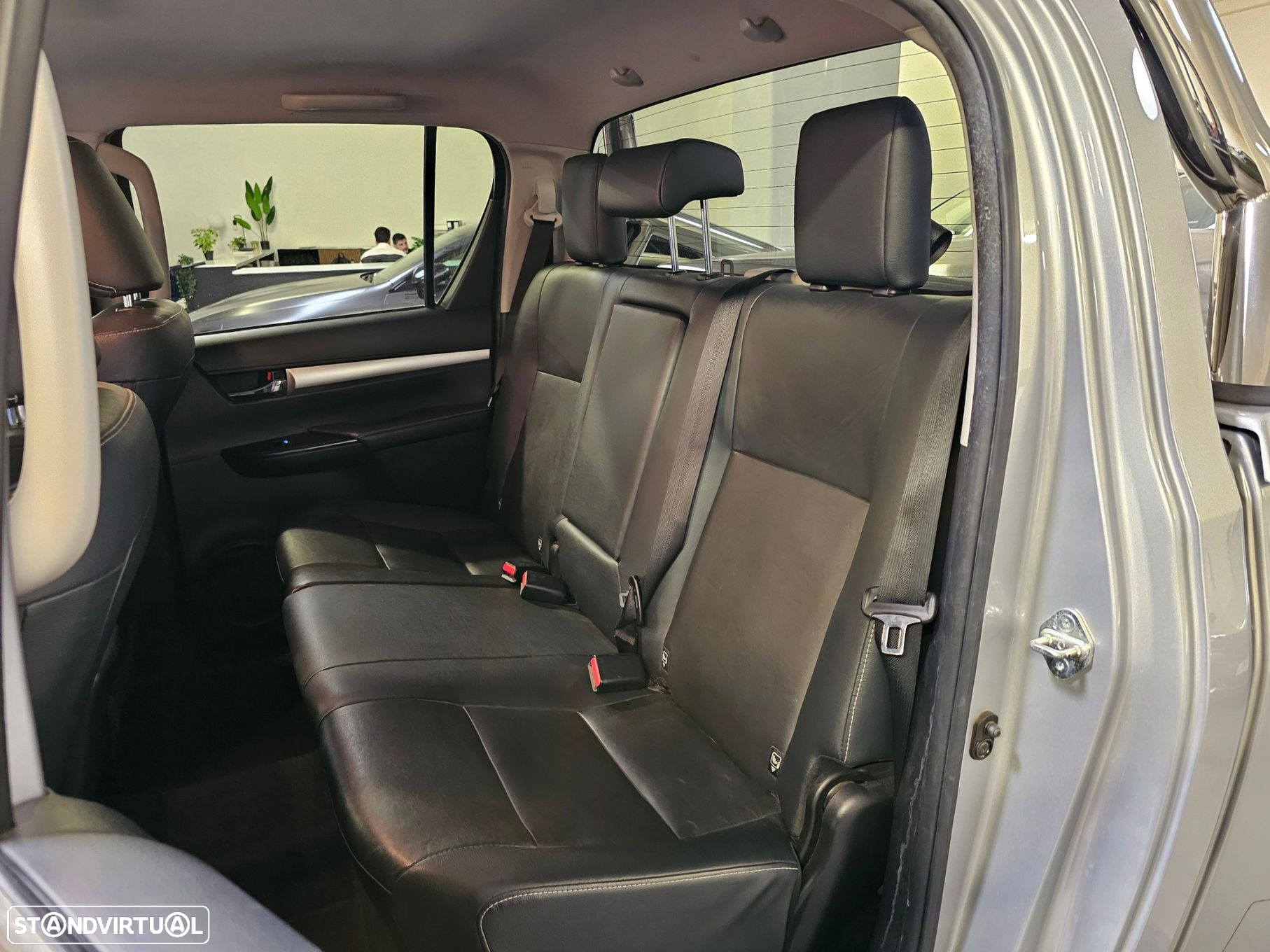 Toyota Hilux 4x4 Cabine Dupla Auto Executive - 29