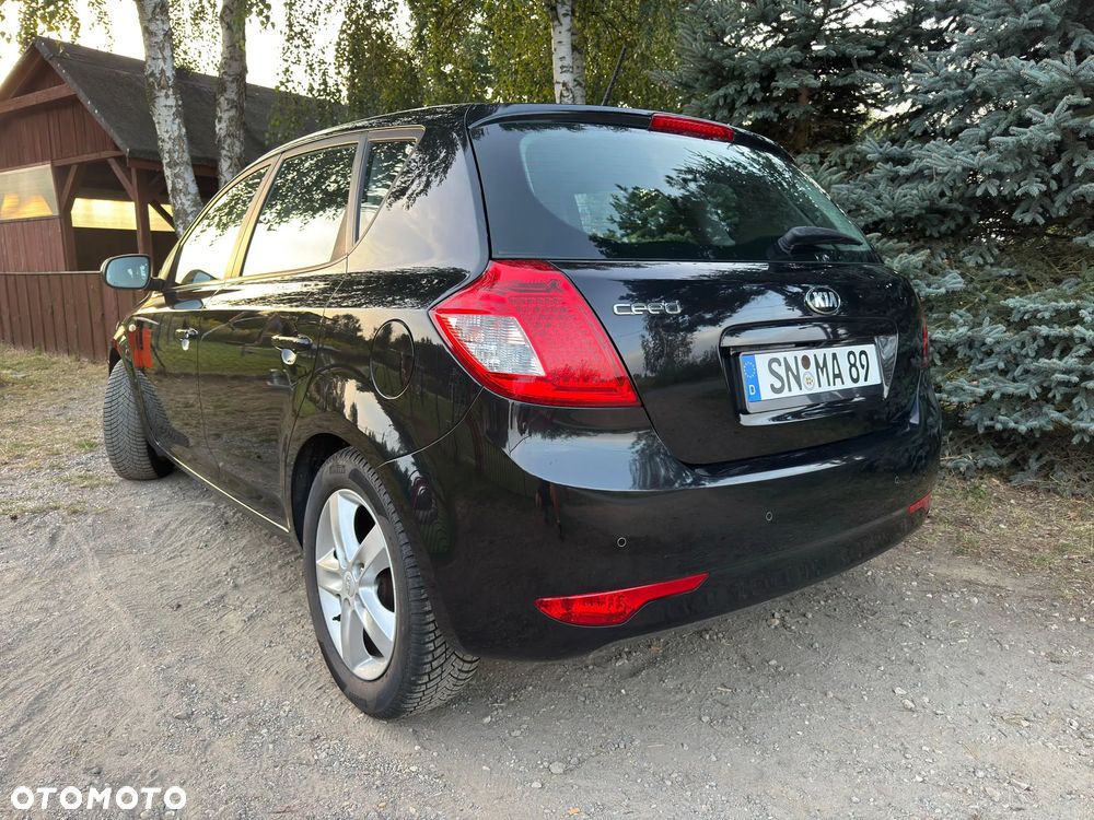 Kia Ceed 1.4 CVVT Dream-Team Edition - 2