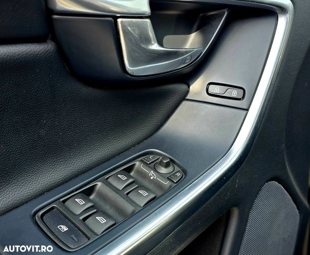 Volvo XC 60 D5 AWD Geartronic Summum - 20