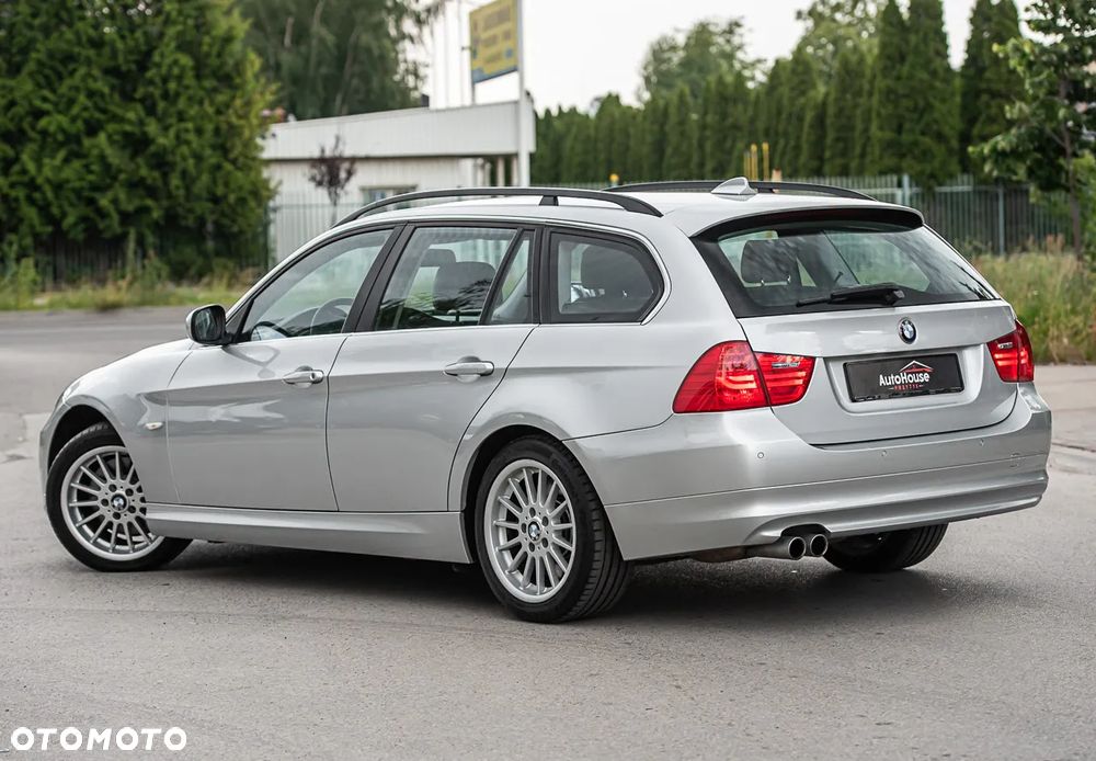 BMW Seria 3 325i xDrive Touring - 9