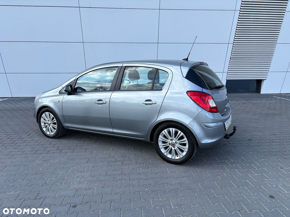 Opel Corsa 1.4 16V Cosmo - 10