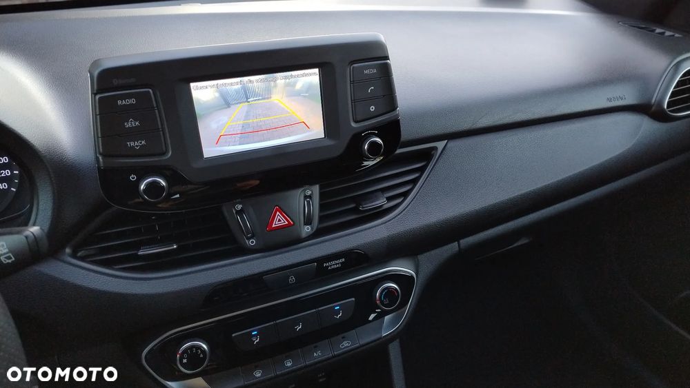 Hyundai i30 1.4 BlueDrive Go - 37