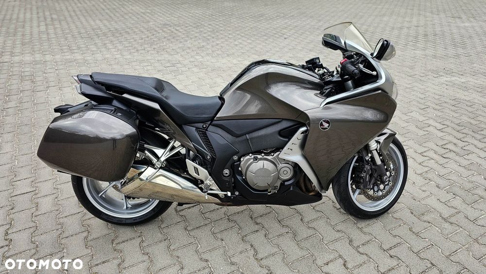 Honda VFR - 1
