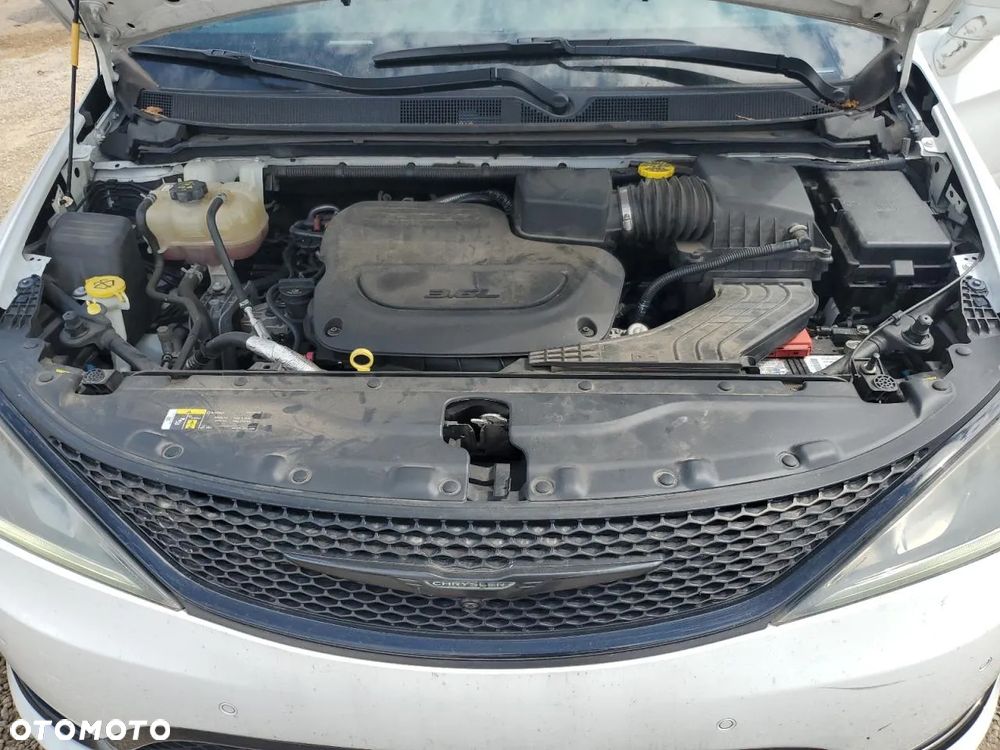 Chrysler Pacifica - 12